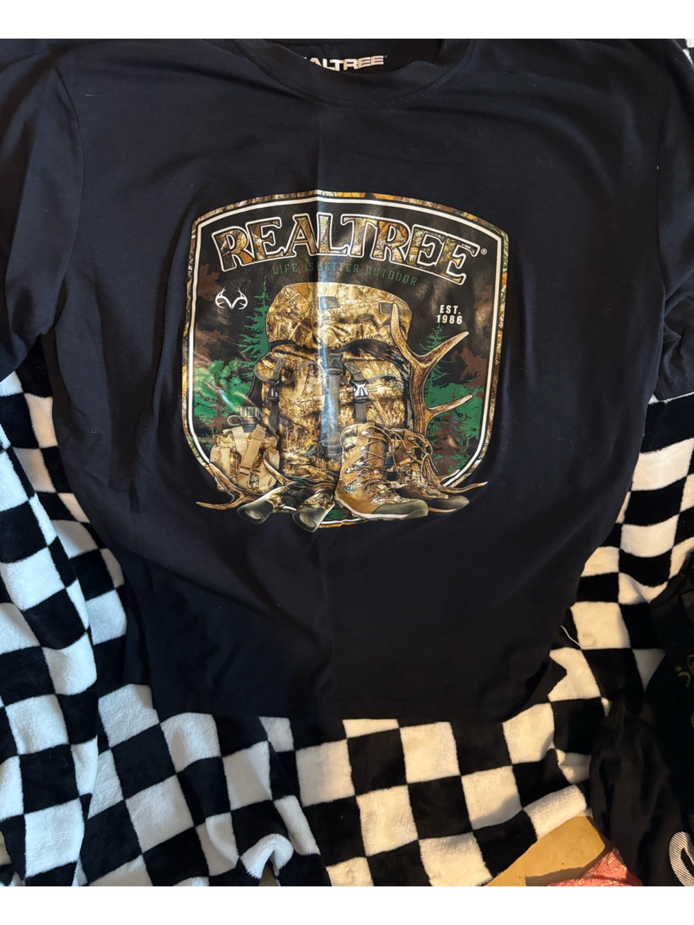 Men’s large realtree black T-shirt